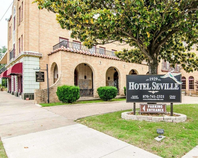 1, Hotel Seville, Boone