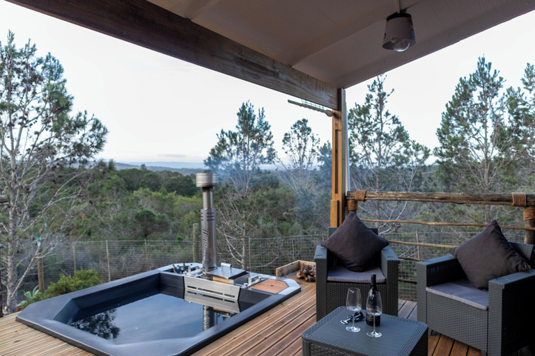 Outdoor spa tub, Coopers Highlands, Cacadu