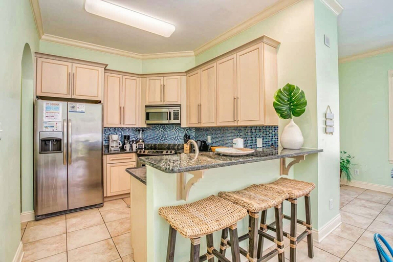 Room 5, Gulf Shores Hideaway Walk to Waves Pool Golf Views, Baldwin