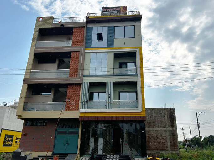Front of property 2, Hotel Moad Mudgal Palace, East Nimar