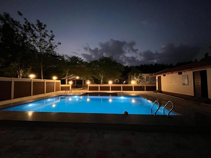 Pool 5, Ammara Eco Stays, Chikmagalur