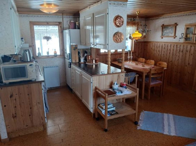 3, Cozy Cabin by Lake Gardsjon Lidsjoberg, Strömsund