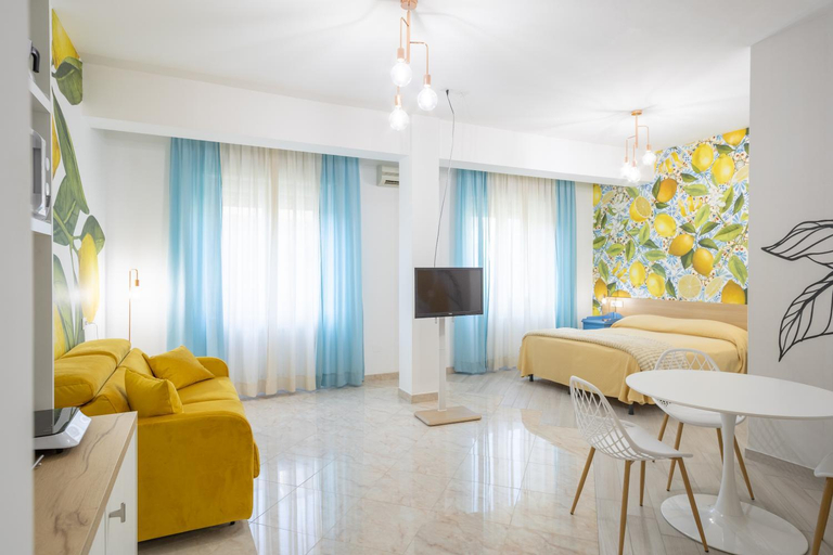 Shared lounge/TV area 4, The Garden, Salerno