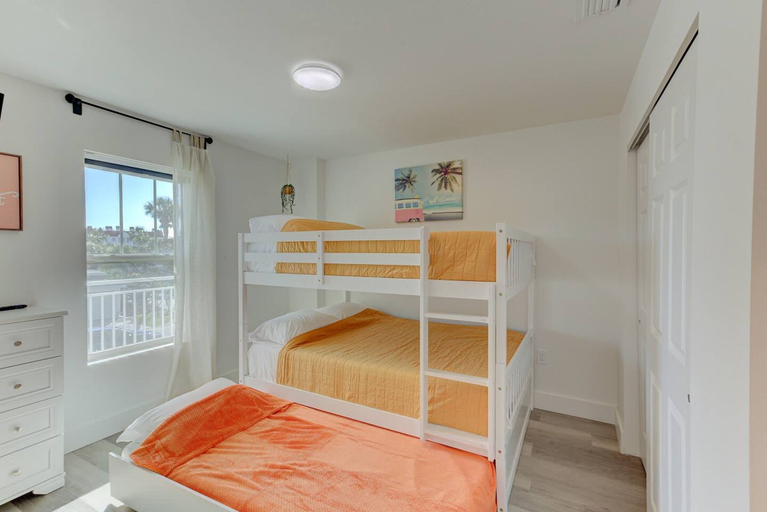 Room 5, Boho Condo 3 3 Heated Pool, Pinellas