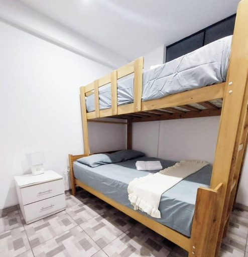 Room 2, Miel de Luna, Cañete