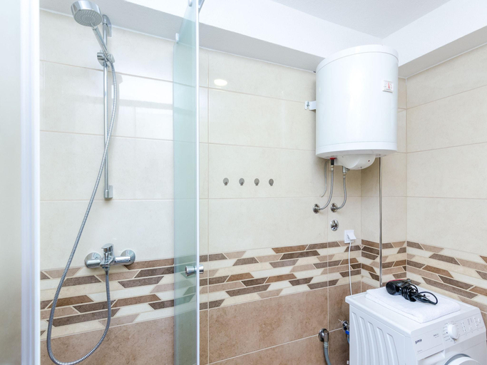Bathroom 2, Dubrovnik Apartments, Dubrovnik