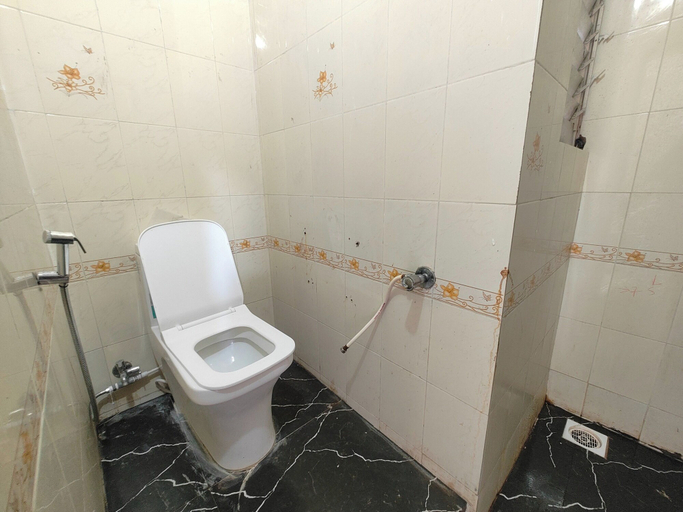 Bathroom 3, Hotel Sskar Executive, Pune