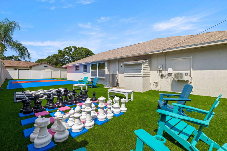 Exterior, Pickle Ball Golf Pool Spa Game Room Beach, Pinellas