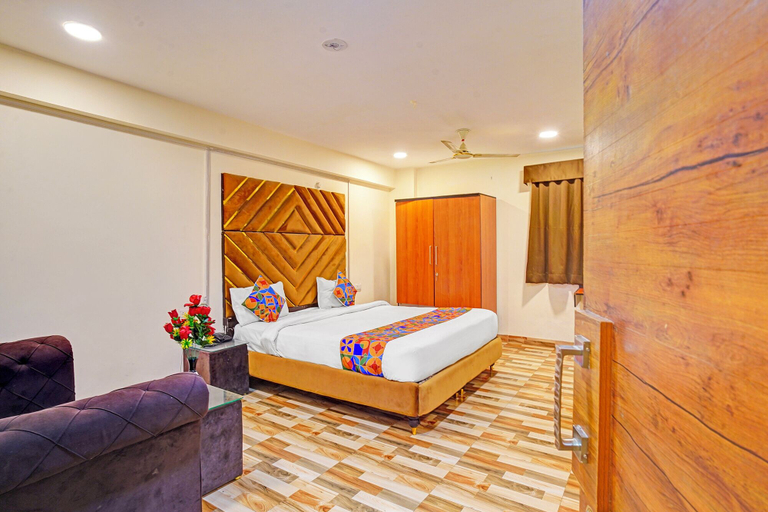 Room 3, Fabhotel New Krishna Palace, Indore