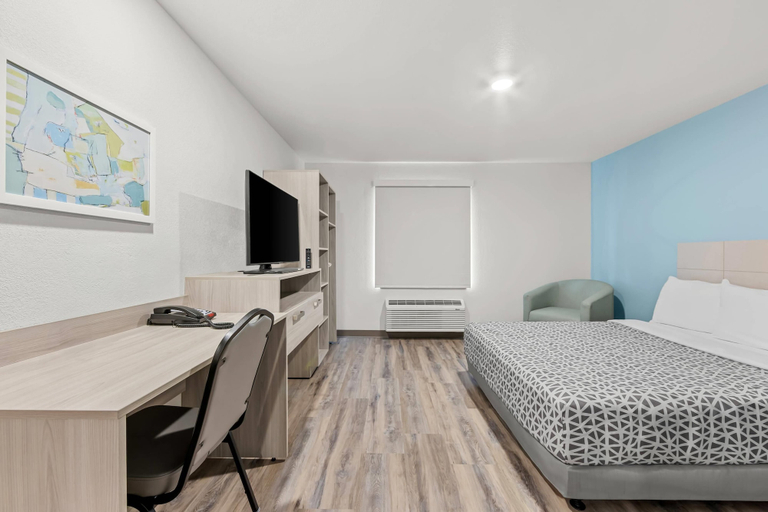 Room 3, WoodSpring Suites Oak Ridge Knoxville, Anderson