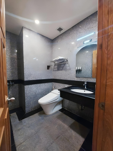 Bathroom 4, Elong me Hotel , District 7