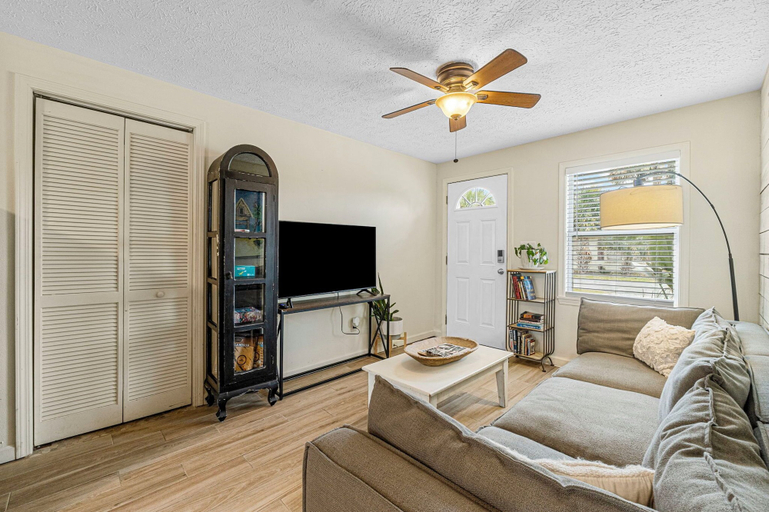 Room 4, Young Street Homes, Bay