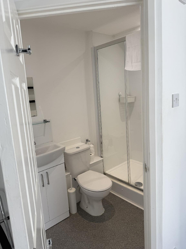 Bathroom 5, The Britannia Inn, Dorset