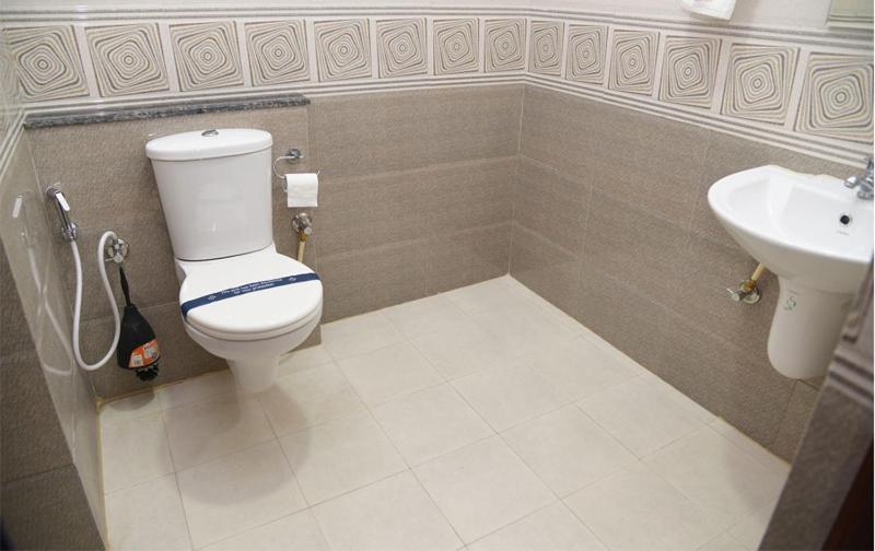 Bathroom 4, Hotel ABM International, Bangalore