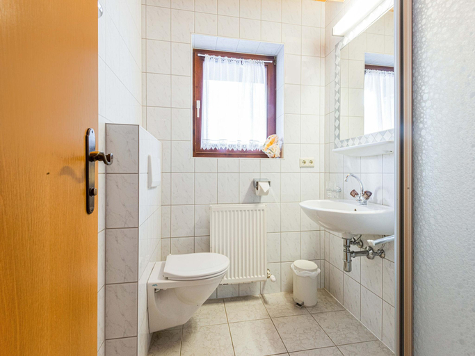Bathroom 3, Apartment in Huben near Ski Slopes, Imst