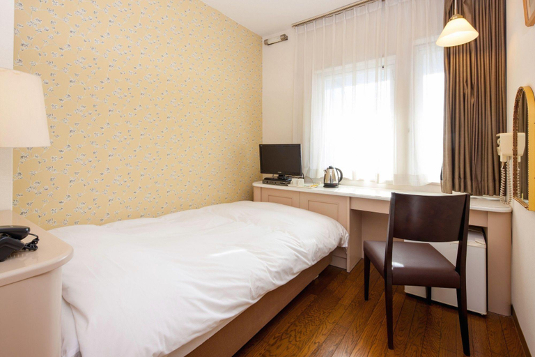 Bedroom 2, Fukuyama Terminal Hotel, Fukuyama