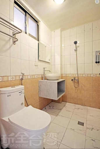 Bathroom 3, Horizon, Taitung