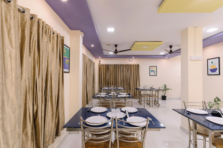 Dining 2, Treebo SNS Grand Inn with Swimming Pool, Vellore