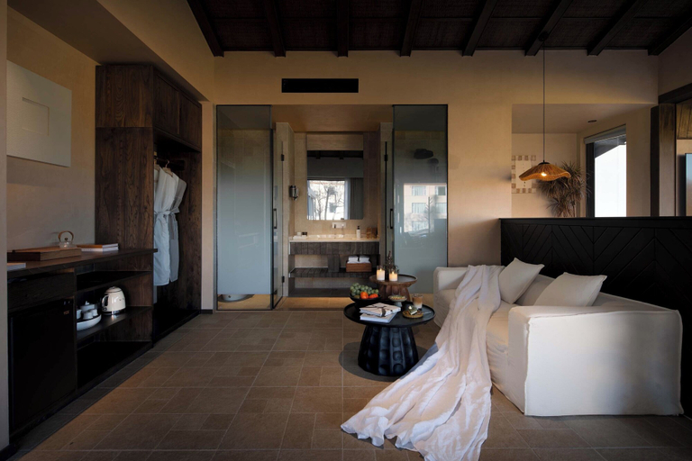 Room 2, Snow Mountain, Lijiang