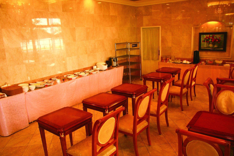 Food & Drinks 5, Hotel Sun Queen, Naha