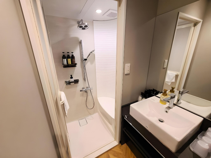 Bathroom 4, Court Hotel Fukuoka Tenjin, Fukuoka