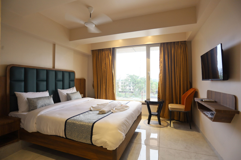 Room 4, Hotel Status Inn, Thane