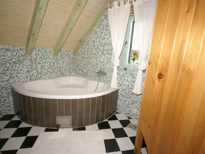 Bathroom 3, Traditional house with two apartments, Vis