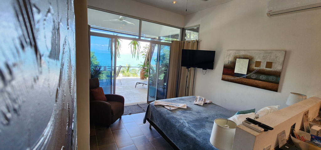 Room 5, Hotel VOS, Aguirre