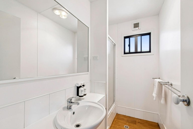 Bathroom 4, Ingenia Holidays Ocean Lake, Bega Valley