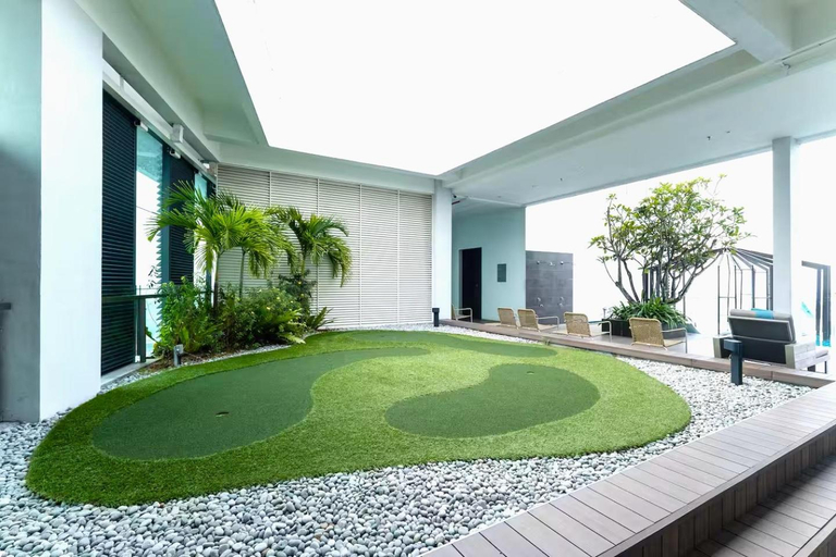 Exterior & Views