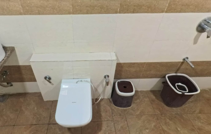 Bathroom 4, Hotel Royal Palace in, Kheda