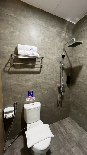 Bathroom 5, Hotel Kawa Samarinda Japanese Style, Samarinda
