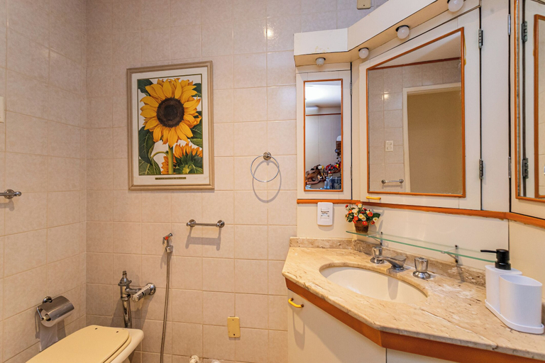 Bathroom 2, Copacabana com Varanda – 3 min da praia, Rio de Janeiro