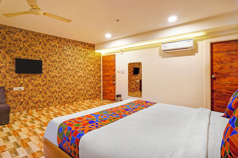 Room 4, Fabhotel New Krishna Palace, Indore