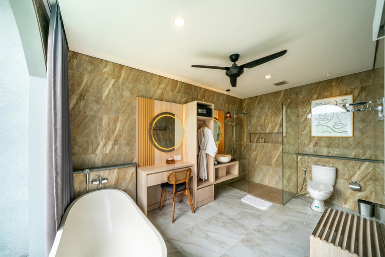 bathroom 13
