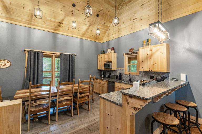 Private kitchen 3, Pinewood Forest Walden's Creek Cabins, Sevier