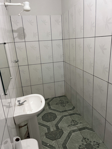 Bathroom, Hotel paranatur, Paranaíta
