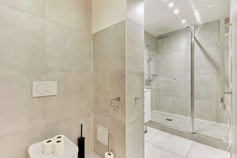 Bathroom 5, Superb Apartment - Beaubourg - Le Marais, Paris
