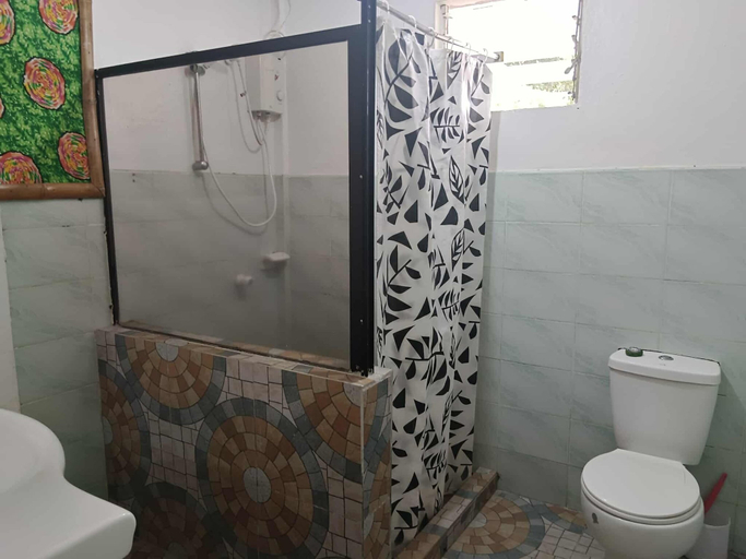 Bathroom 3, Terrasse Beach Resort, Mambajao