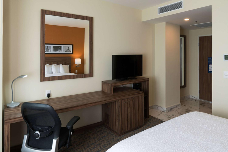 Bedroom 3, Hampton Inn by Hilton Irapuato, Irapuato