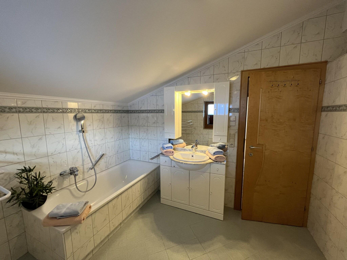 Bathroom, Apartment in Wald near Krimml Waterfalls, Zell am See