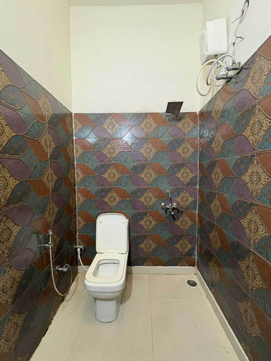 Bathroom 4, Hotel Haveli Inn, Varanasi