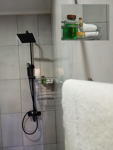 Bathroom 2, Dolfijn Studios, Rainville