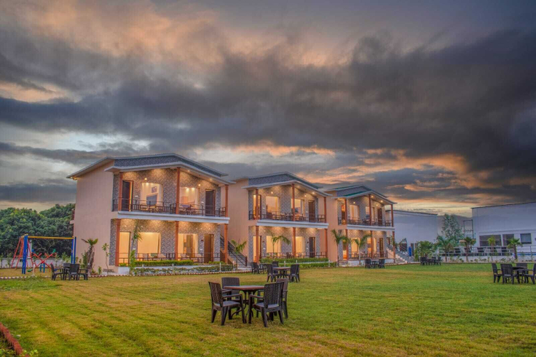 Exterior & Views