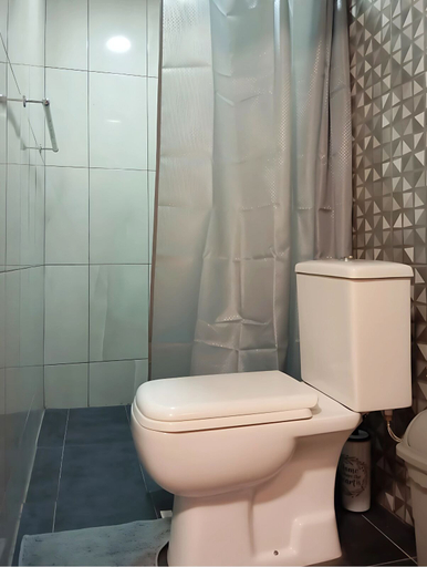 Bathroom 5, Dolfijn Studios, Rainville
