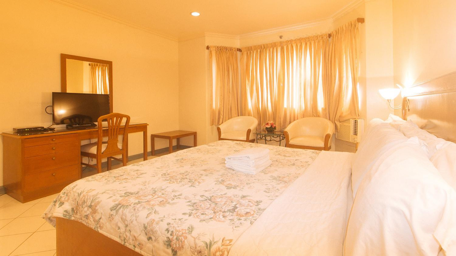Bedroom 3, Royal Am Rei Hotel by RedDoorz, Bacolod City