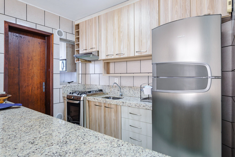 Private kitchen 5, Apt w/ Balcony 250m Mariscal Beach Cra304, Bombinhas