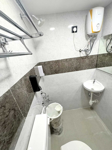 Bathroom 2, Mama Lodging and Boarding, South Goa