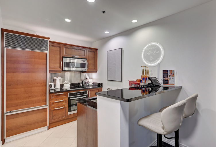 Room 2, Suite Hub LV at Signature Sphere View, Clark