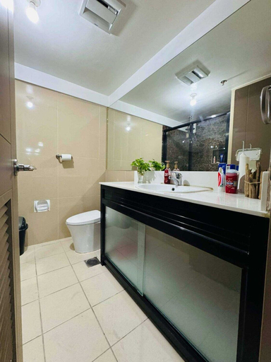 Bathroom, OYO 1171 Raja Alea Residences, Las Piñas